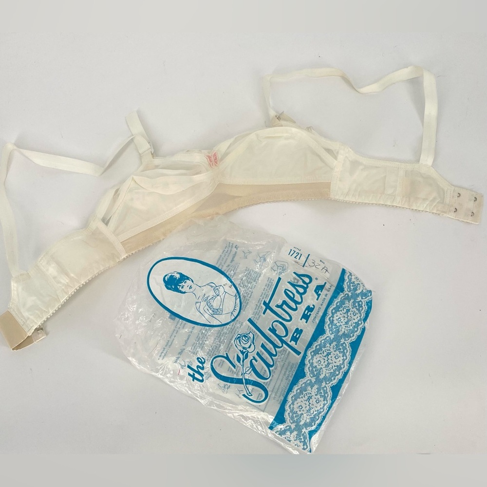 New Old Stock 1960s “The Sculptress Bra” 32A W/ Removable Cotton Banderin Strap - Picture 2 of 9